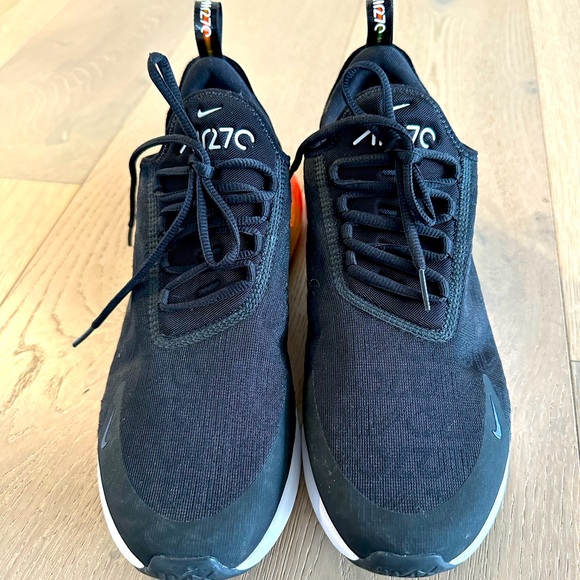Men’s Nike Air Sneaker - Picture 7 of 7